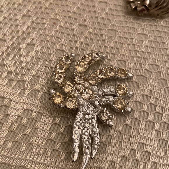 Vintage Brooches - Picture 4 of 8